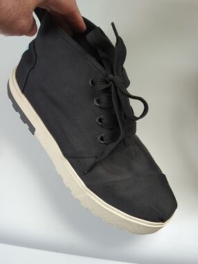 Tom's Black Botas Lug Hightops Women's  size 9.5